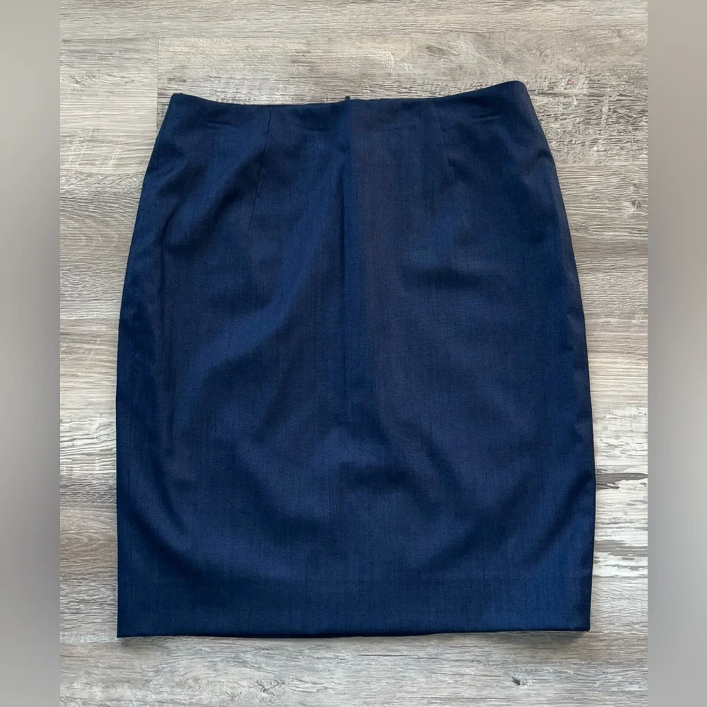 Boss Hugo Boss Vilina1 pencil skirt, size 6. An elegant skirt made from